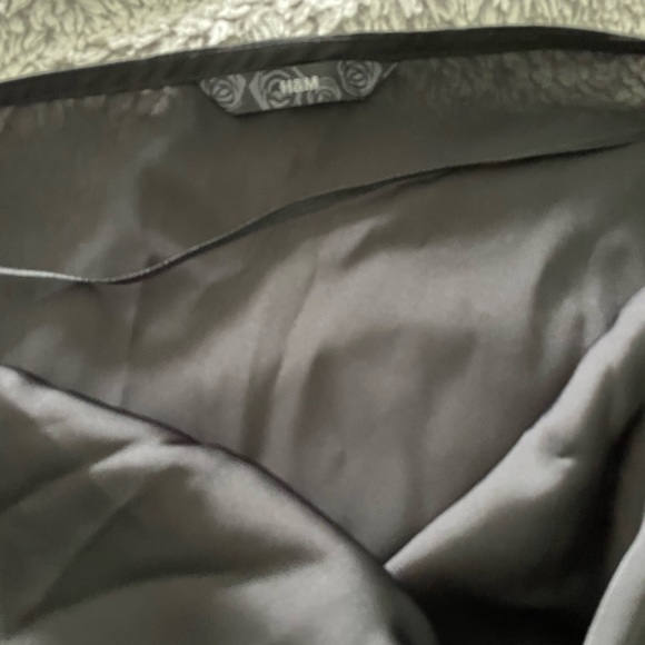 EUC basic black shell - Picture 3 of 4